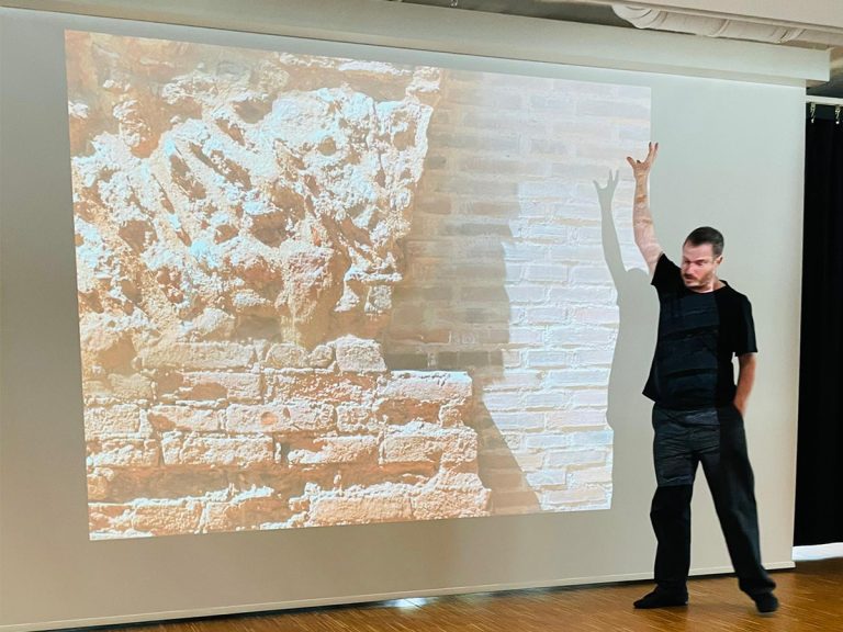 William giving the keynote lecture at the ‘Superruins’ study day in Innsbruck