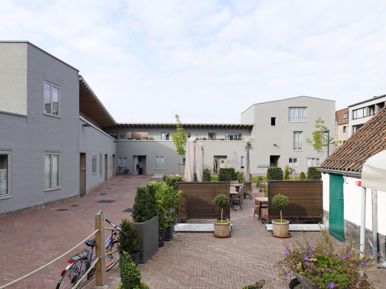 Courtyard and buildings at Gistel